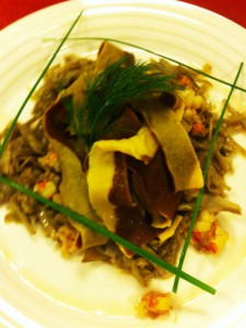 Sfoglie di farina di castagne, carciofi e scampi allo zenzero